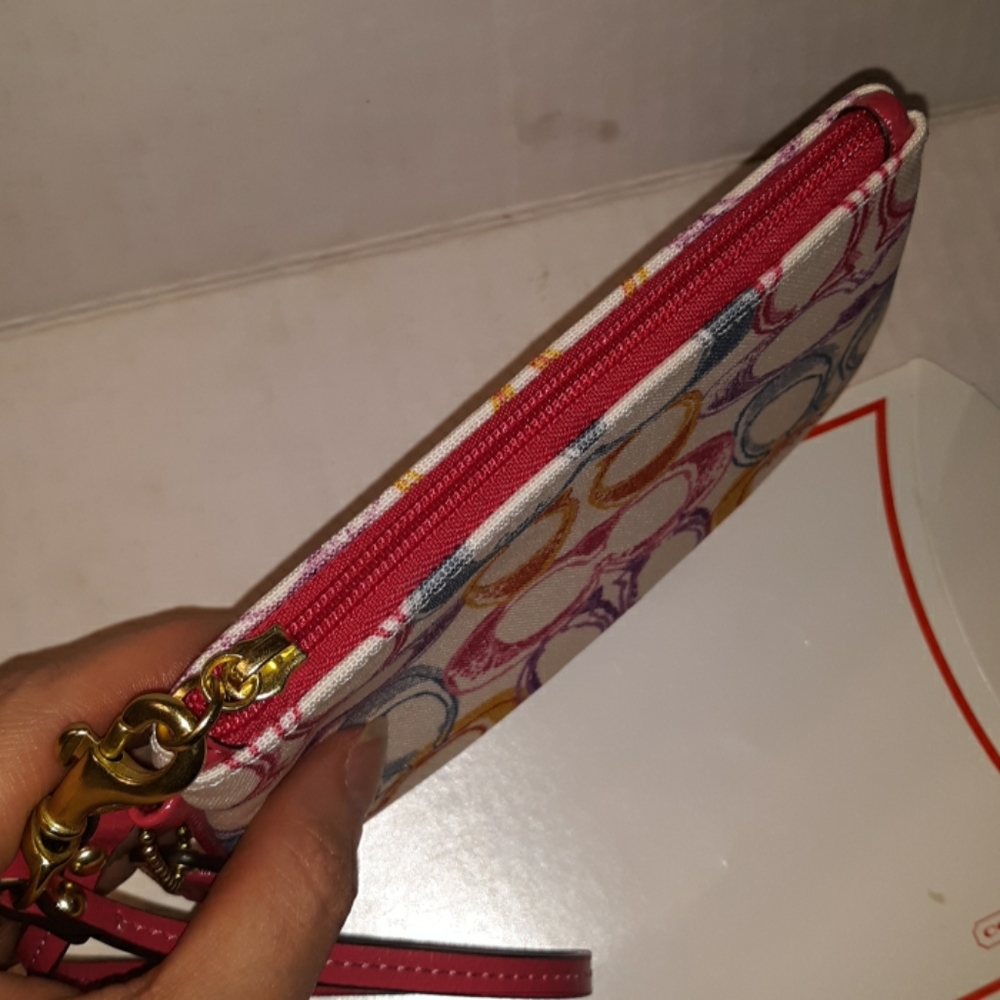 Pretty Coach Signature Stripe Scribble Print Wrist - Picture 4 of 8